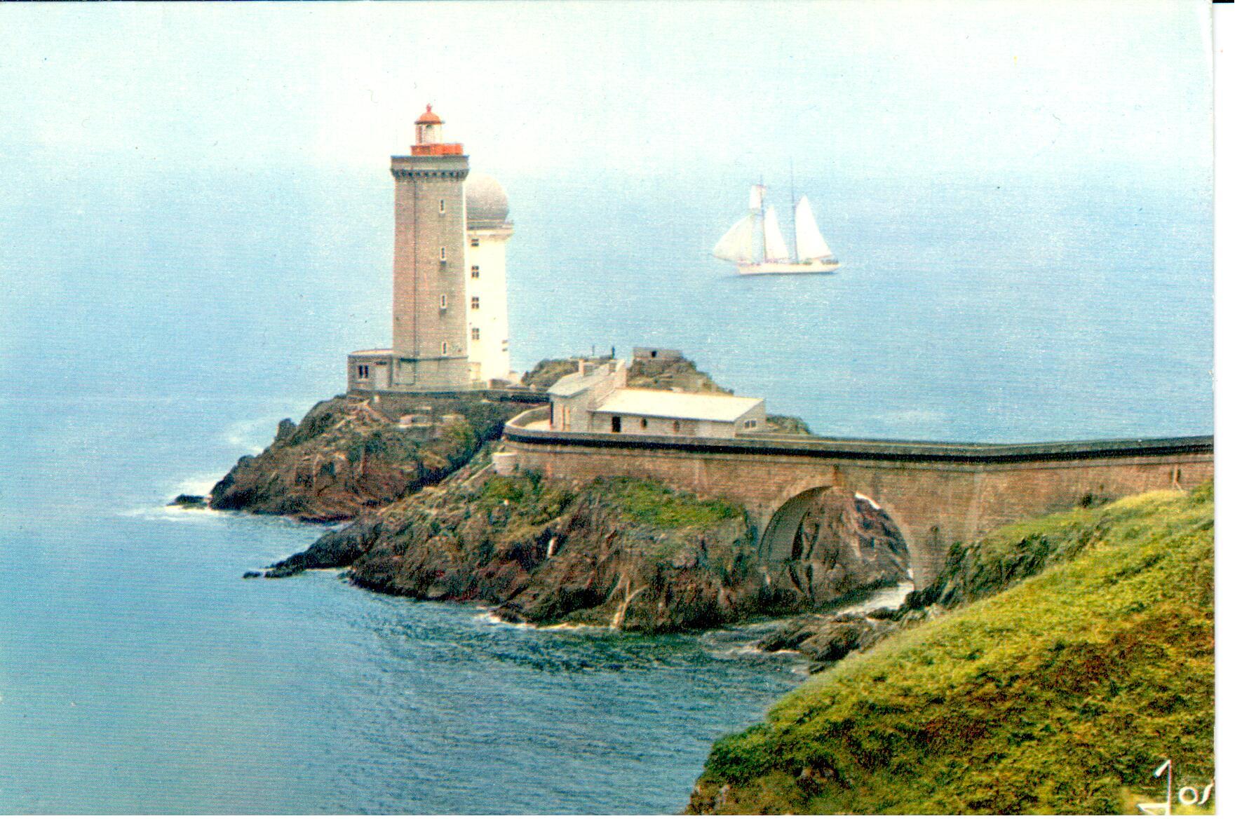 Entre Brest et le Conquet la pointe du Petit Minou et son phare